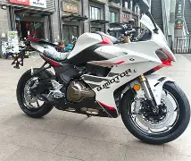 摩托车赛邀请赛上演强强对话，徽州猎隼队鏖战海滨银狐队，多点开花奏效；赛场纪律更严谨的简单介绍-爱游戏页面