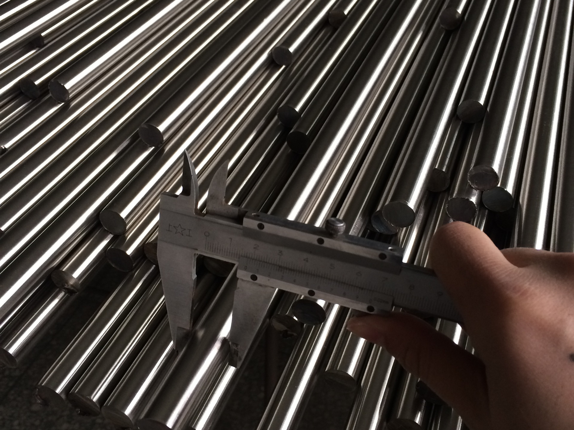 电动车充电器改0一100v可调电源